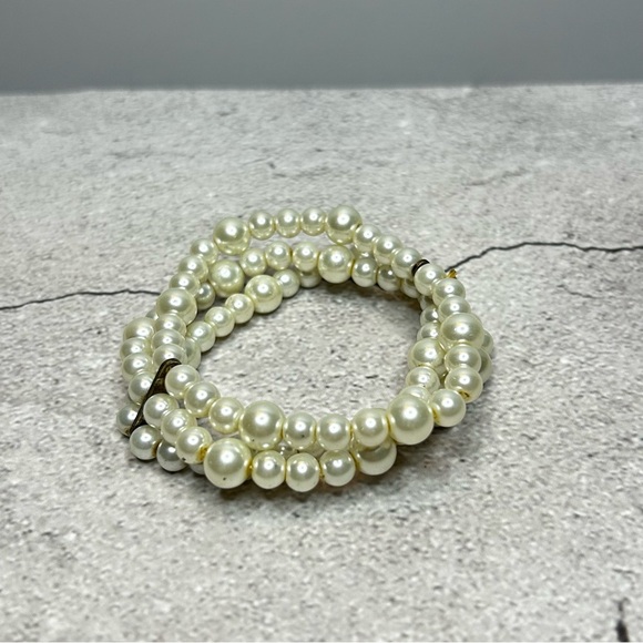 Vintage Three Strand Faux Pearl Bracelet - Picture 2 of 2